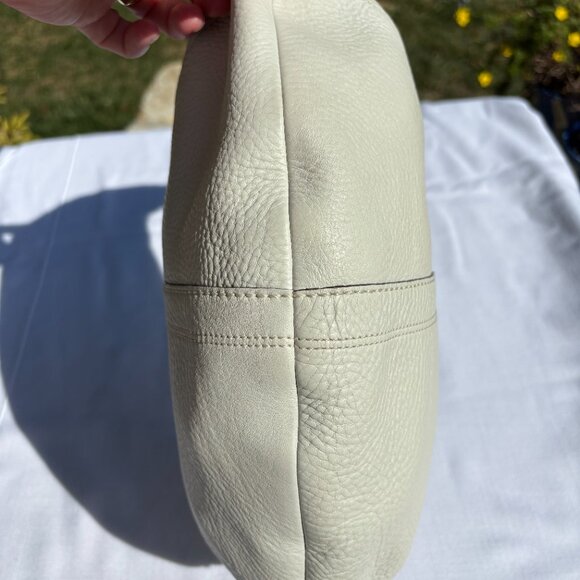 Coach Soho Hobo Purse #10478 - Picture 5 of 10